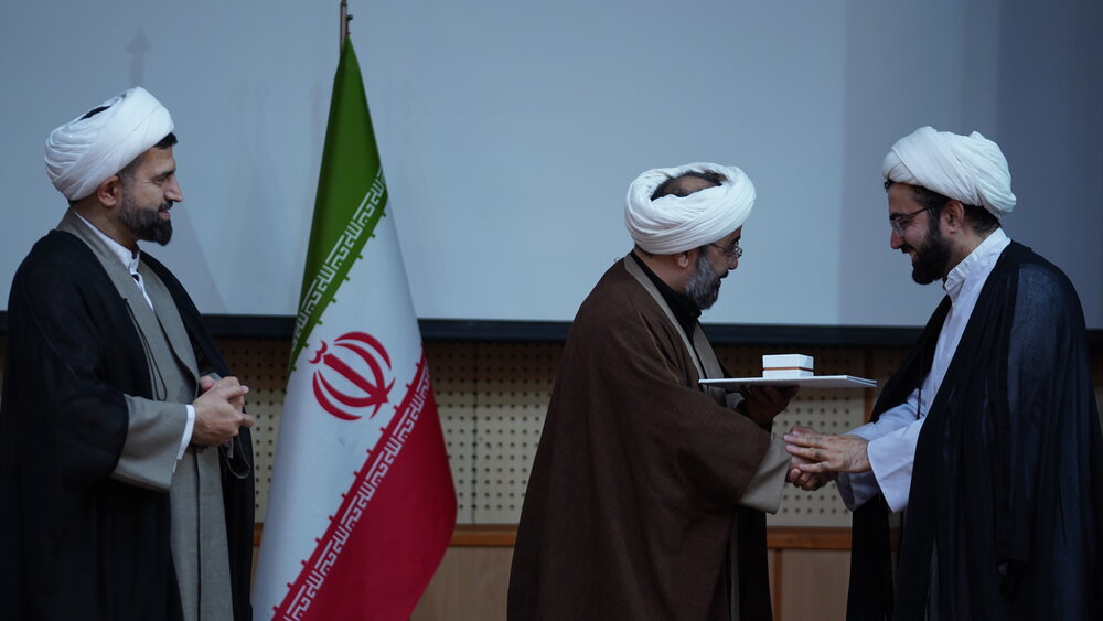 مراسم معرفی تجربیات موفق حل مسئله حوزویان