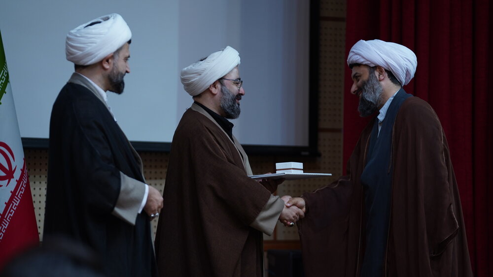 مراسم معرفی تجربیات موفق حل مسئله حوزویان