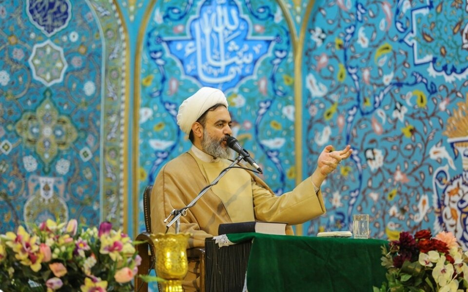 مبارزه امام صادق(ع) با فرقه‌های انحرافی برای تبیین اسلام ناب محمدی بود