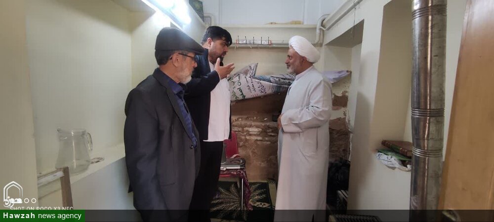 بازدید معاون اداری مالی حوزه علمیه اصفهان از مدرسه علمیه صدر بازار+ عکس