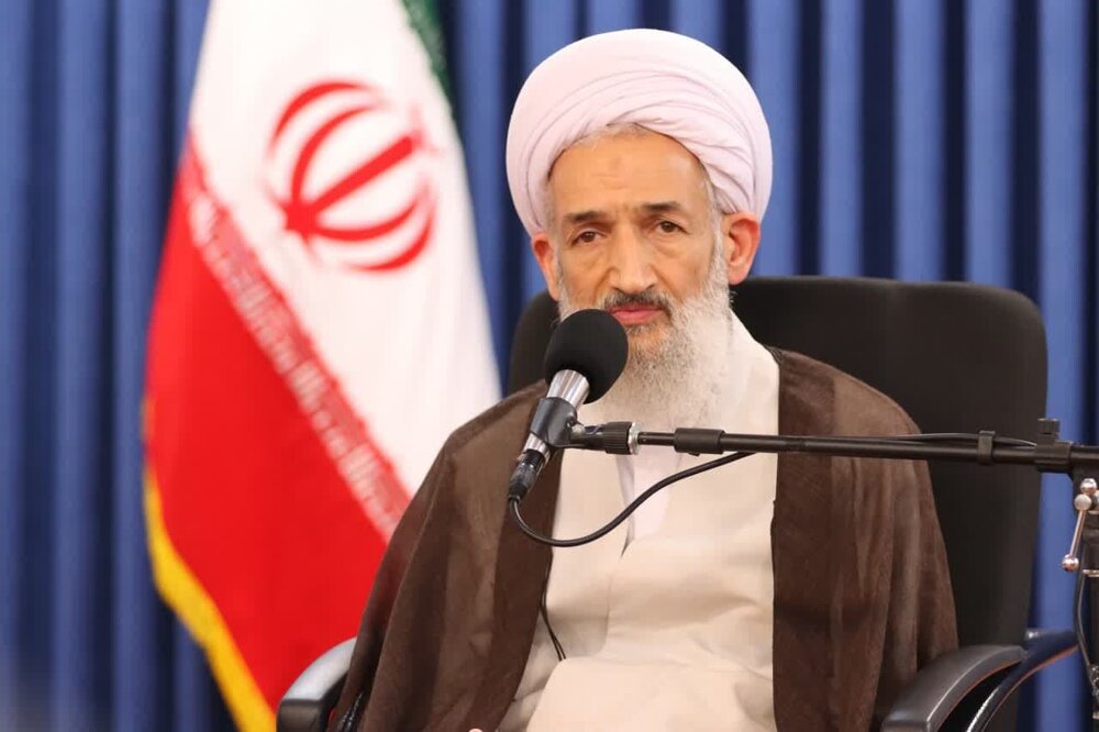 شعار حمایت از کار و کارگر باید در عمل نشان داده شود