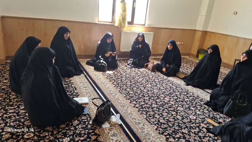 نشست فارغ‌التحصیلان مدرسه علمیه کوثر زرندیه با هدف جذب حداکثری طلاب جدید