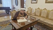 مدير مكتب الأديان والمذاهب بالحوزات العلمية يزور سفارة الفاتيكان ويوقّع سجل تعازي البابا فرنسيس