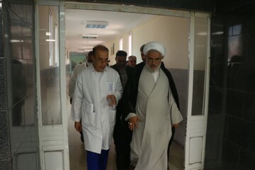 تصاویر/ بازدید نماینده ولی‌فقیه در هرمزگان از بندر شهید رجایی و عبادت از مجروحان