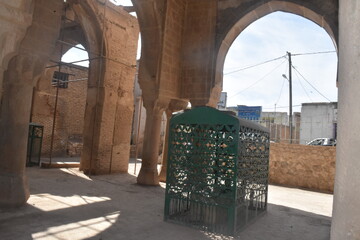 تصاویر/ بازدید امام جمعه و مسئولان سروستان از مقبره شیخ یوسف