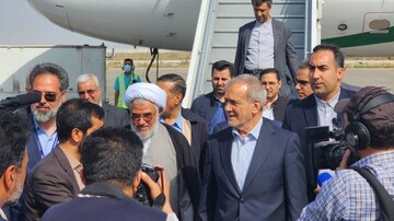 فیلم / عیادت رئیس جمهور از مجروحان حادثه بندر شهید رجایی