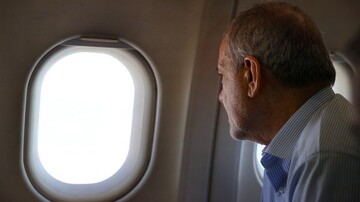 بازدید هوایی دکتر پزشکیان از بندر شهید رجایی برای بررسی ابعاد حادثه آتش‌سوزی