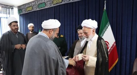 تصاویر/دیدار جمعی از مربیان عقیدتی سیاسی سپاه روح الله با نماینده ولی فقیه در استان مرکزی