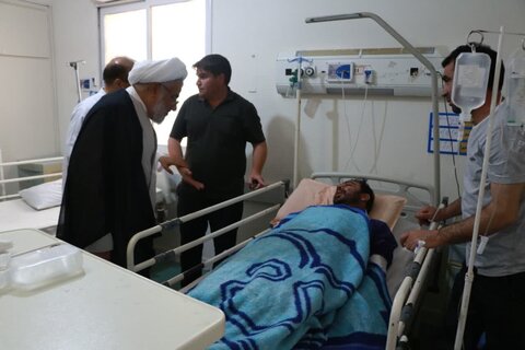 تصاویر/ بازدید نماینده ولی‌فقیه در هرمزگان از بندر شهید رجایی و حضور بر بالین مجروحان حادثه اسکله شهید رجایی