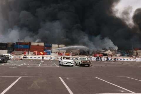 تصاویر/ بازدید نماینده ولی‌فقیه در هرمزگان از بندر شهید رجایی و حضور بر بالین مجروحان حادثه اسکله شهید رجایی