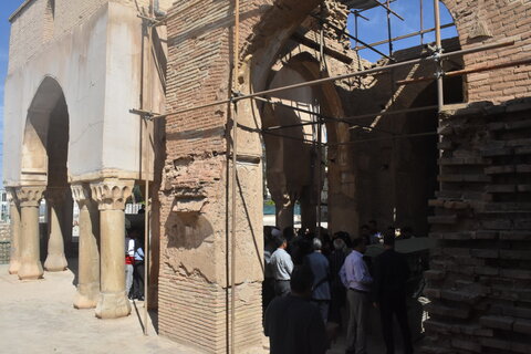 تصاویر| بازدید امام جمعه و مسئولان سروستان از مقبره شیخ یوسف