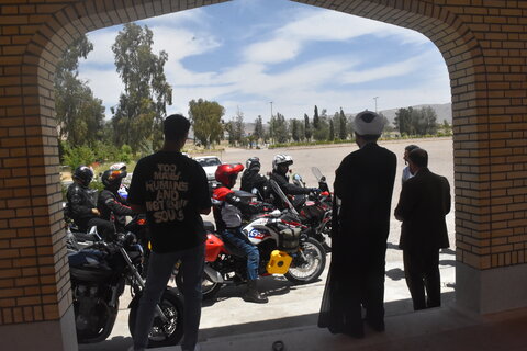 تصاویر| ادای احترام امام جمعه و مسولان سروستان از شهدای خدمت و شهدای دفاع مقدس