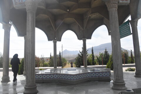 تصاویر| ادای احترام امام جمعه و مسولان سروستان از شهدای خدمت و شهدای دفاع مقدس