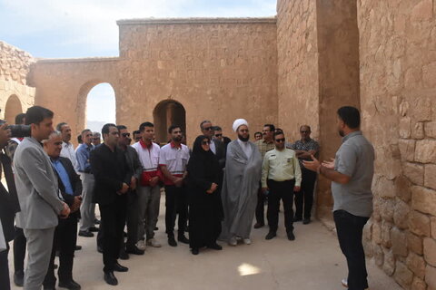 تصاویر| بازدید امام جمعه و فرماندار سروستان از کاخ تاریخی ساسان