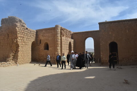 تصاویر| بازدید امام جمعه و فرماندار سروستان از کاخ تاریخی ساسان