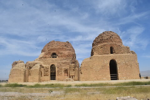 تصاویر| بازدید امام جمعه و فرماندار سروستان از کاخ تاریخی ساسان