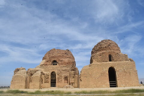 تصاویر| بازدید امام جمعه و فرماندار سروستان از کاخ تاریخی ساسان