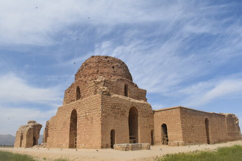 تصاویر| بازدید امام جمعه و فرماندار سروستان از کاخ تاریخی ساسان