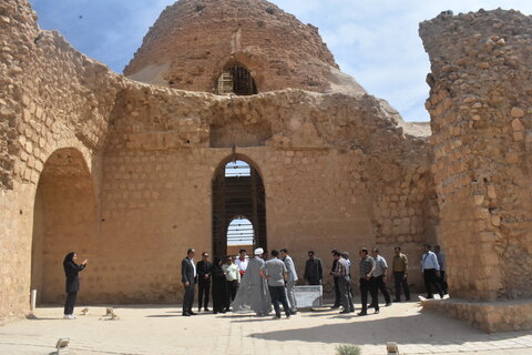 تصاویر| بازدید امام جمعه و فرماندار سروستان از کاخ تاریخی ساسان