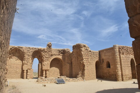 تصاویر| بازدید امام جمعه و فرماندار سروستان از کاخ تاریخی ساسان