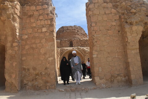 تصاویر| بازدید امام جمعه و فرماندار سروستان از کاخ تاریخی ساسان