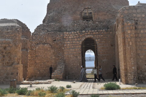 تصاویر| بازدید امام جمعه و فرماندار سروستان از کاخ تاریخی ساسان