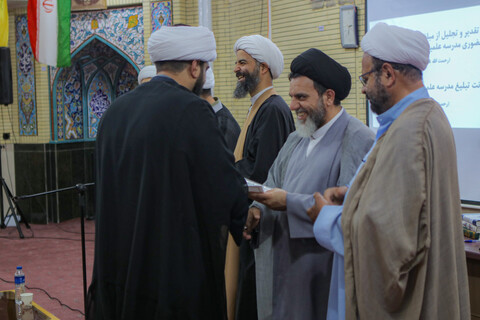 تصاویر/تقدیر و تجلیل از مبلغین در حال تحصیل حضوری مدرسه علمیه آیت الله آخوند همدان