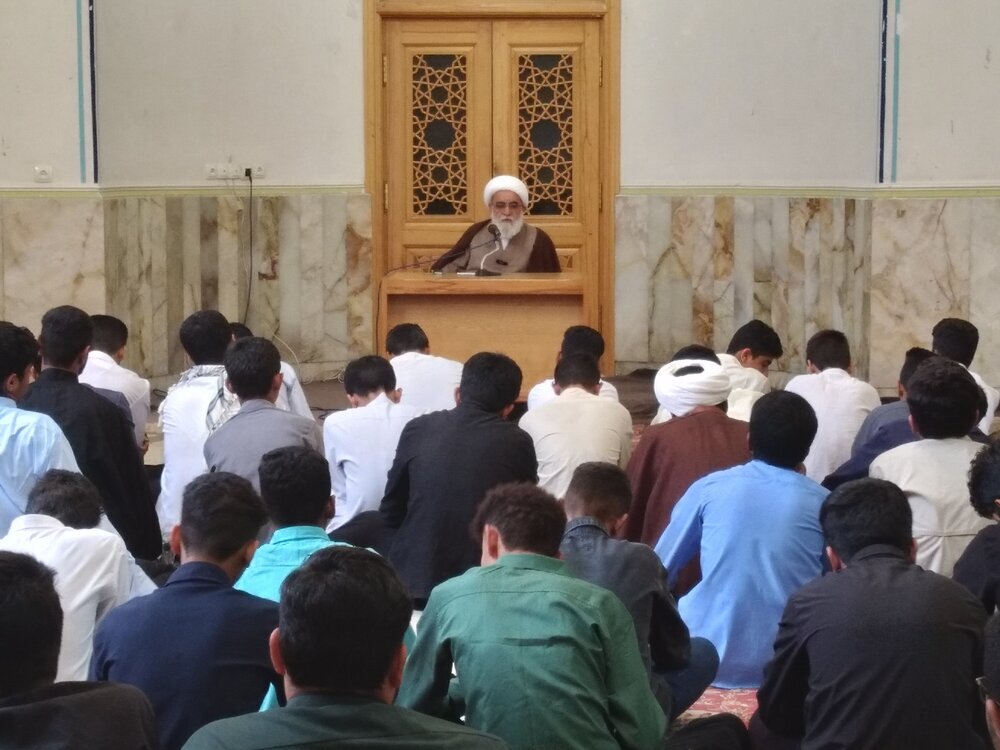 آية الله شَبزِندِهدار: استمرار التقاليد الحوزوية مفتاح نجاح طلبة العلوم الدينية