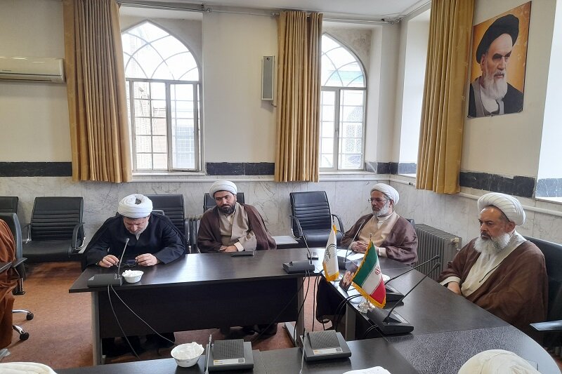 اعضای ستاد نماز جمعه کرمانشاه راهکارهای تقویت این فریضه الهی را بررسی کردند