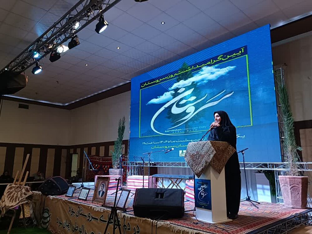 رونمایی از المان فرهنگی بهمن بیگی و چادر عشایری در سروستان