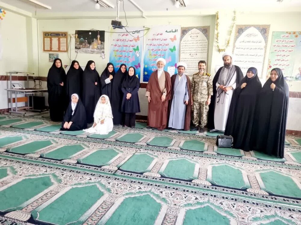 تربیت دینی زیربنای رشد معنوی و اخلاقی انسان است