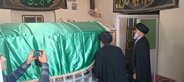 بازدید نماینده ولی فقیه در خوزستان از روند بازسازی امامزاده عبدالله منطقه دِه ملا هندیجان + عکس