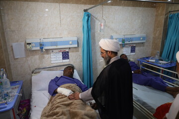 عیادت مدیر حوزه علمیه استان هرمزگان از مجروحان حادثه بندر شهید رجایی+ تصاویر