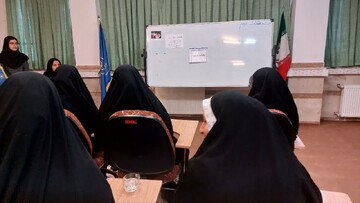 نشست سلامت «چالش‌های کاهش جمعیت و ناباروری» در مدرسه علمیه هاجر خمین برگزار شد