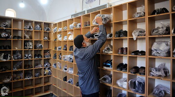 ارادتی که تعجب خادمان حرم حضرت معصومه (س) را برانگیخت