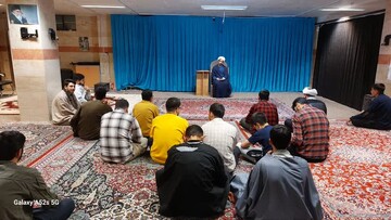 تصاویر/ جلسه هفتگی تفسیر قرآن کریم در مدرسه علمیه قروه