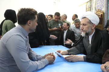 تصاویر / گفتگوی نماینده ولی فقیه در استان قزوین با اقشار مختلف مردم شهرستان تاکستان