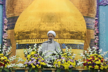 ولی فقیه کرامت و آقایی تک تک آحاد جامعه را حفظ می‌کند