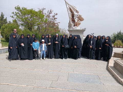 تصاویر/اردوی راهیان نور غرب با حضور کادر و طلاب مدرسه علمیه حضرت زینب (س)آستانه