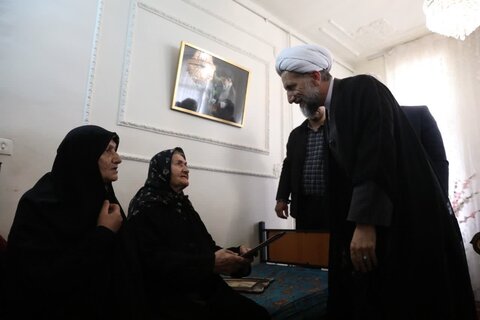 تصاویر/ دیدار امام جمعه قزوین با خانواده مرحوم آیت الله موسوی شالی