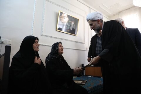 تصاویر/ دیدار امام جمعه قزوین با خانواده مرحوم آیت الله موسوی شالی