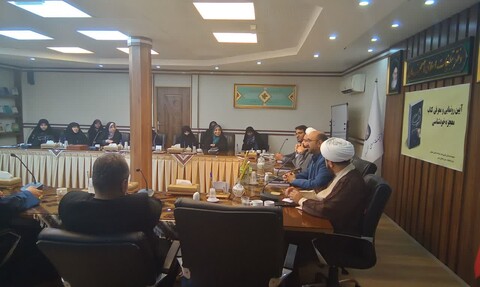 تصاویر| آیین رونمایی از کتاب «معجزه خودشناسی» در دفتر تبلیغات اسلامی اصفهان