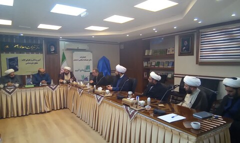 تصاویر| آیین رونمایی از کتاب «معجزه خودشناسی» در دفتر تبلیغات اسلامی اصفهان