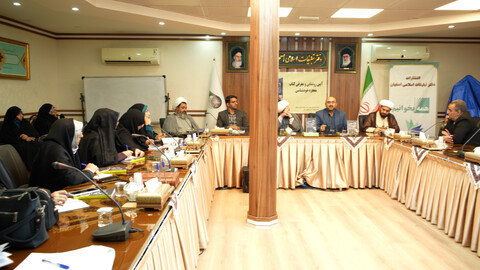 تصاویر| آیین رونمایی از کتاب «معجزه خودشناسی» در دفتر تبلیغات اسلامی اصفهان