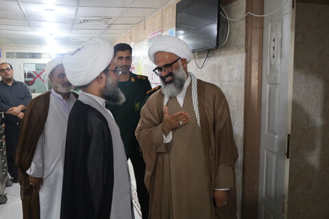 تصاویر/ عیادت مدیر حوزه علمیه استان هرمزگان از مجروحان حادثه بندر شهید رجایی            