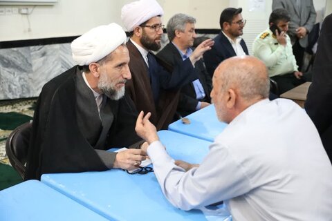 تصاویر / گفتگوی نماینده ولی فقیه در استان قزوین با اقشار مختلف مردم شهرستان تاکستان