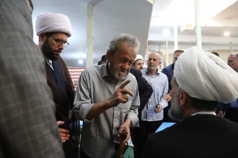 تصاویر / گفتگوی نماینده ولی فقیه در استان قزوین با اقشار مختلف مردم شهرستان تاکستان