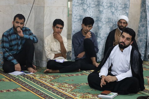 تصاویر/ طلاب مدرسه علمیه النبی(ص)در سوگ جانباختگان حادثه بندر شهید رجایی