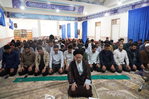 تصاویر دیدار دانشجوهای دانشگاه فرهنگیان لرستان با نماینده ولی فقیه در استان لرستان