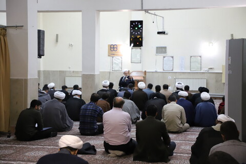 تصاویر/جلسه اخلاق نماینده ولی فقیه در حوزه علمیه امام باقر ( ع)کامیاران